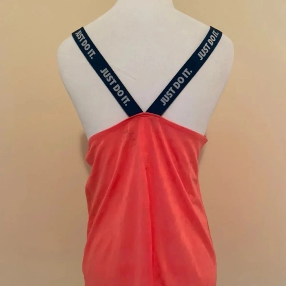 Nike top size Medium